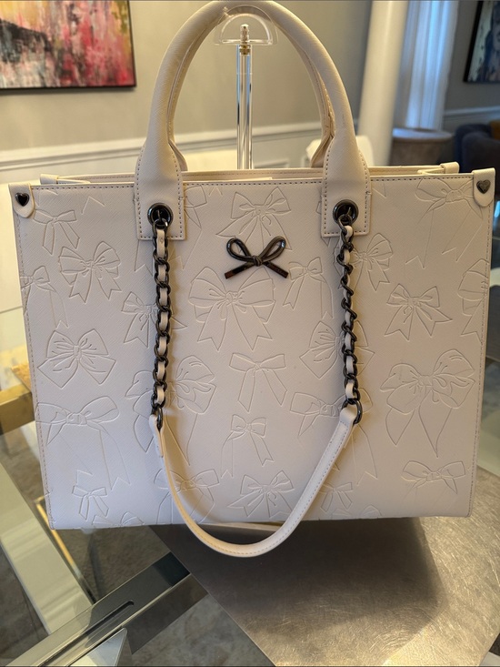 Betsey Johnson Handbags - Betsey Johnson  XOKiara2 Embossed Bow Creme Tote W/ Wristlet-NWOT